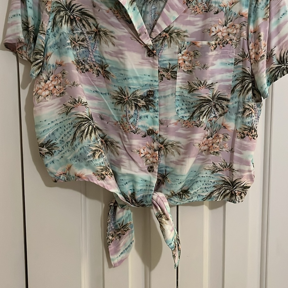 NWT American Eagle super soft palm tree tropical top size medium - Picture 7 of 9
